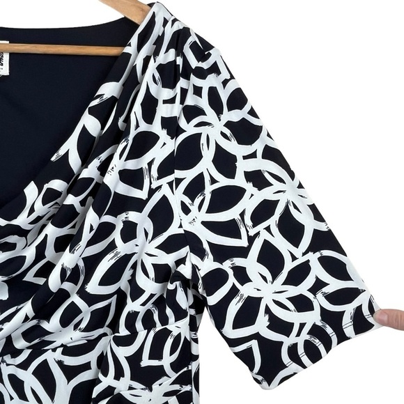 Anne Klein Black & White Floral Patterned Stretchy Dress with Side Ruching Sz 16 - Picture 6 of 11